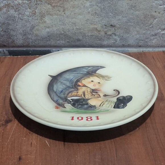 MJ Hummel 11th Annual Decorative Plate Umbrella Boy 1981 Goebel W Germany 1973 - Picture 5 of 9